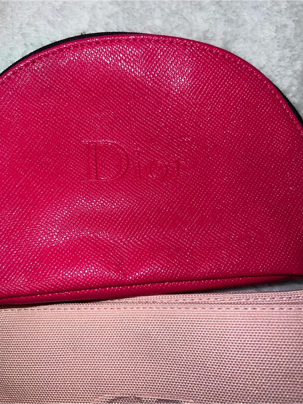 Dior makeup pouches comes with both - Picture 2 of 8